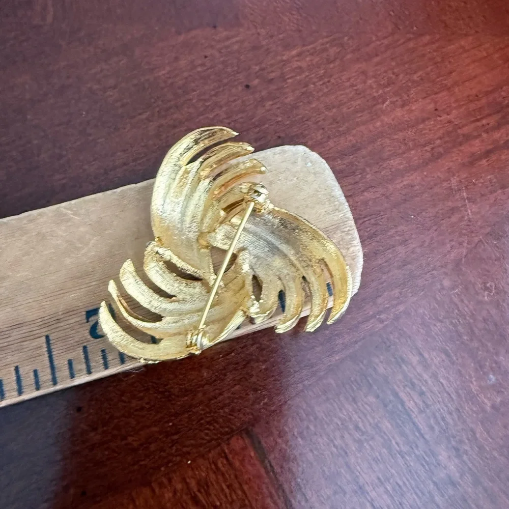 Vintage Gold Tone Brooch